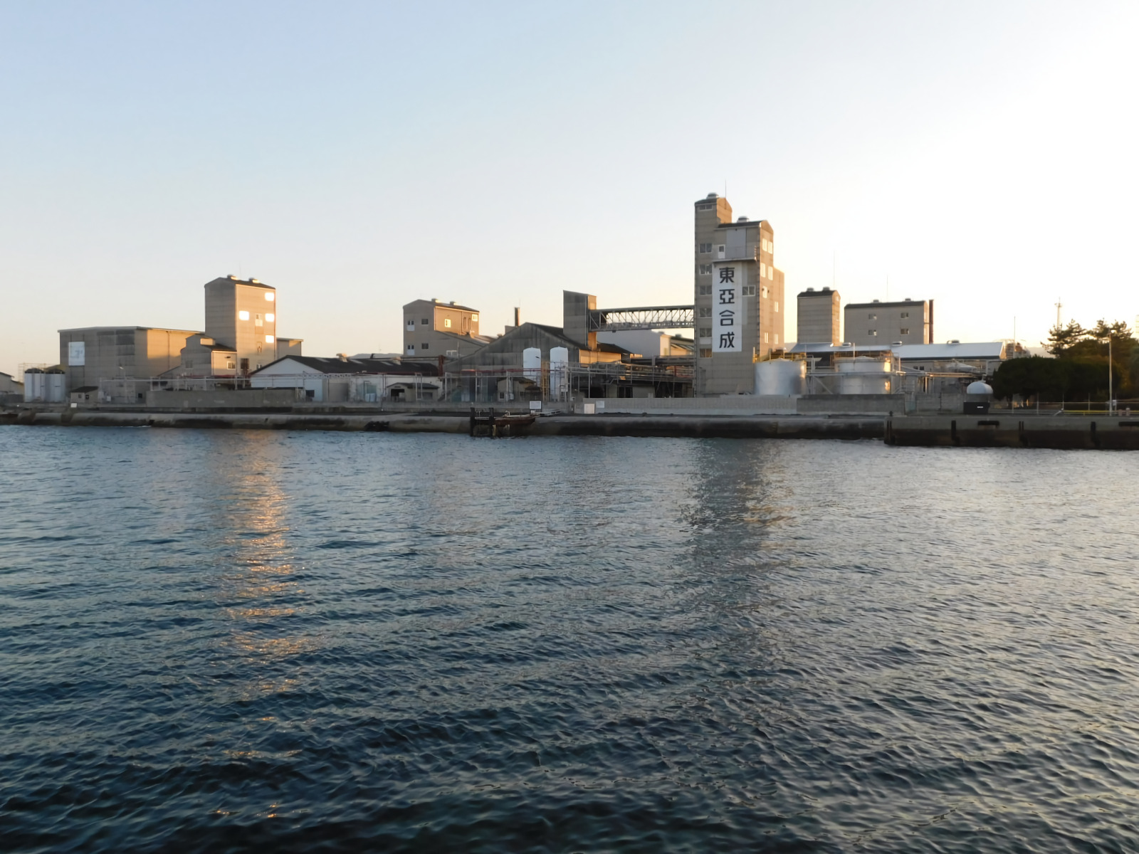 東亞合成株式会社　坂出工場